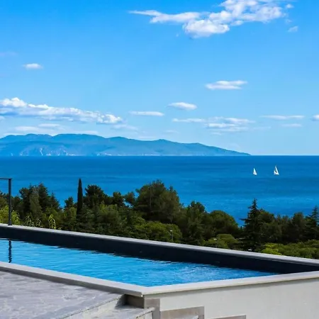 Apartment Mare Sano Plaza - Riva Opatija